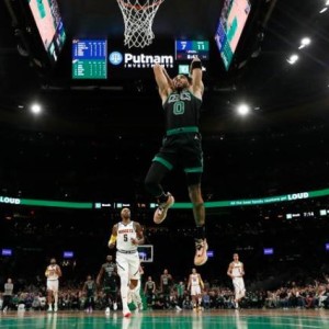 亚博体育-【现场】花园球馆上演对轰大战 绿军延续疯狂表现