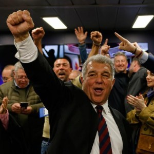 毫无悬念！拉波尔塔击败唯一对手，连任巴萨主席开启新五年任期